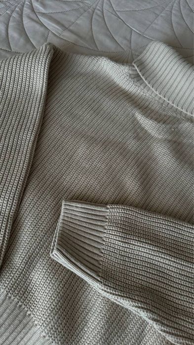 Жіноча вʼязана кофтинка