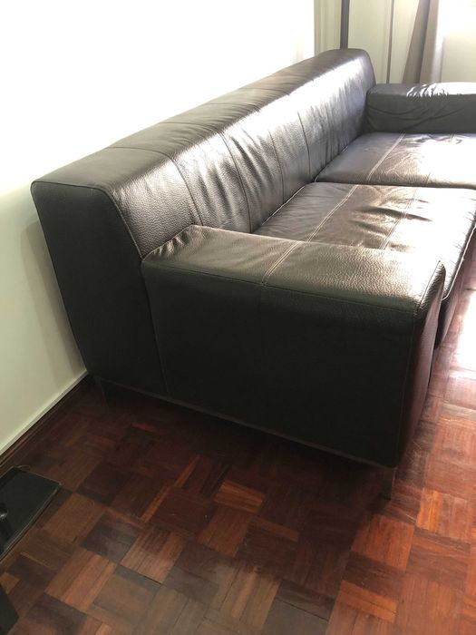 Sofá em pele genuina castanha em otimo estado