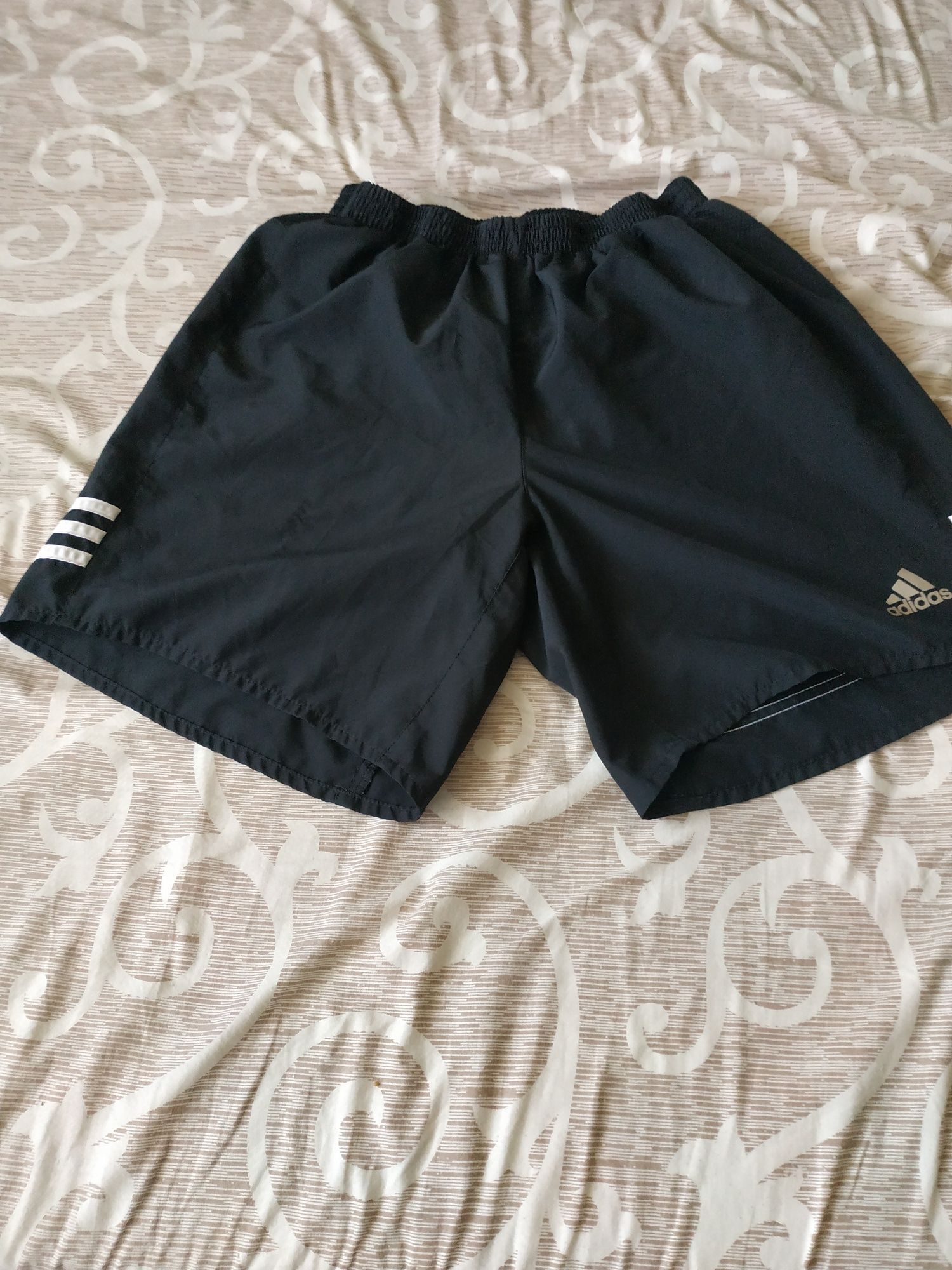 Продам мужские спортивные шорты adidas