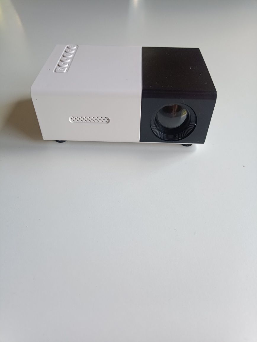 Nowy mini projektor