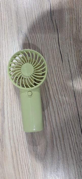 mini wiatrak zielony na baterie