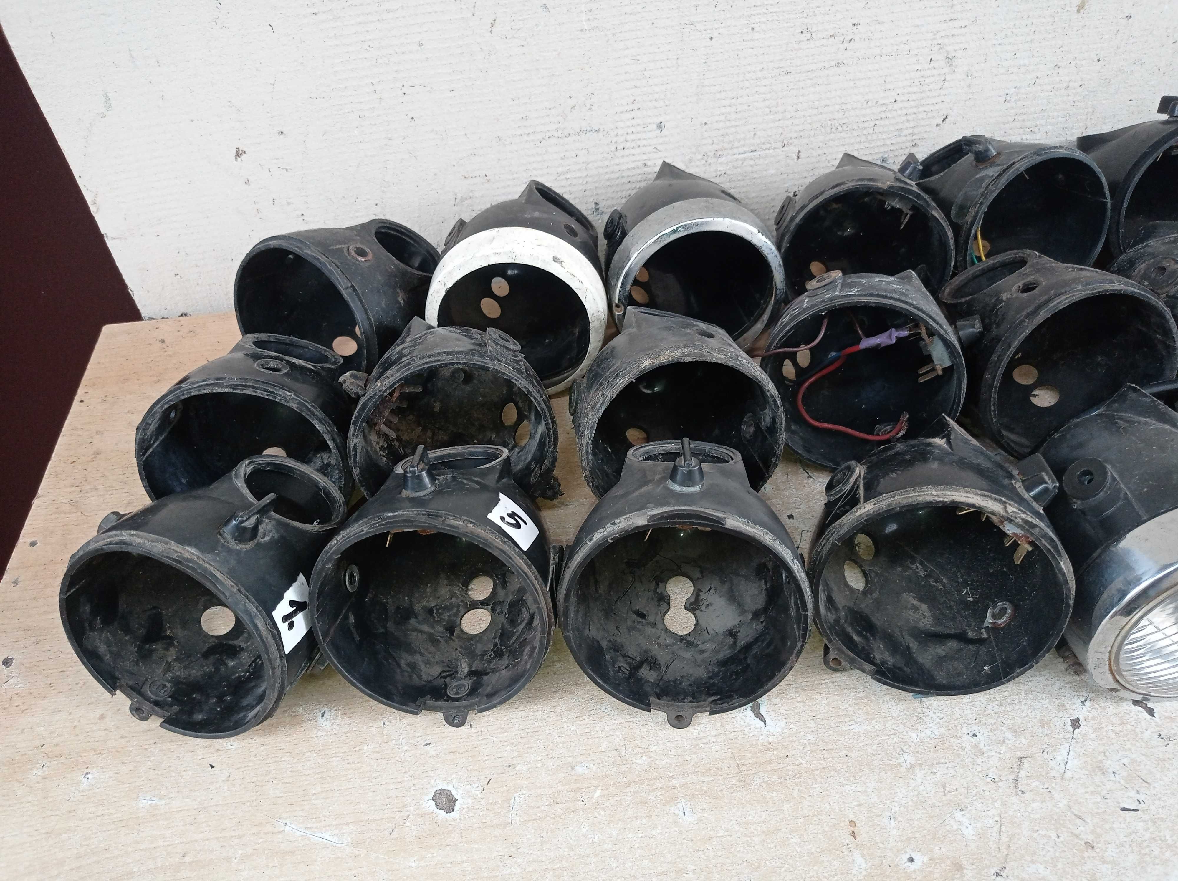 Komar - Romet -motorynka - lampy przód - skorupy - 25 sztuk.
