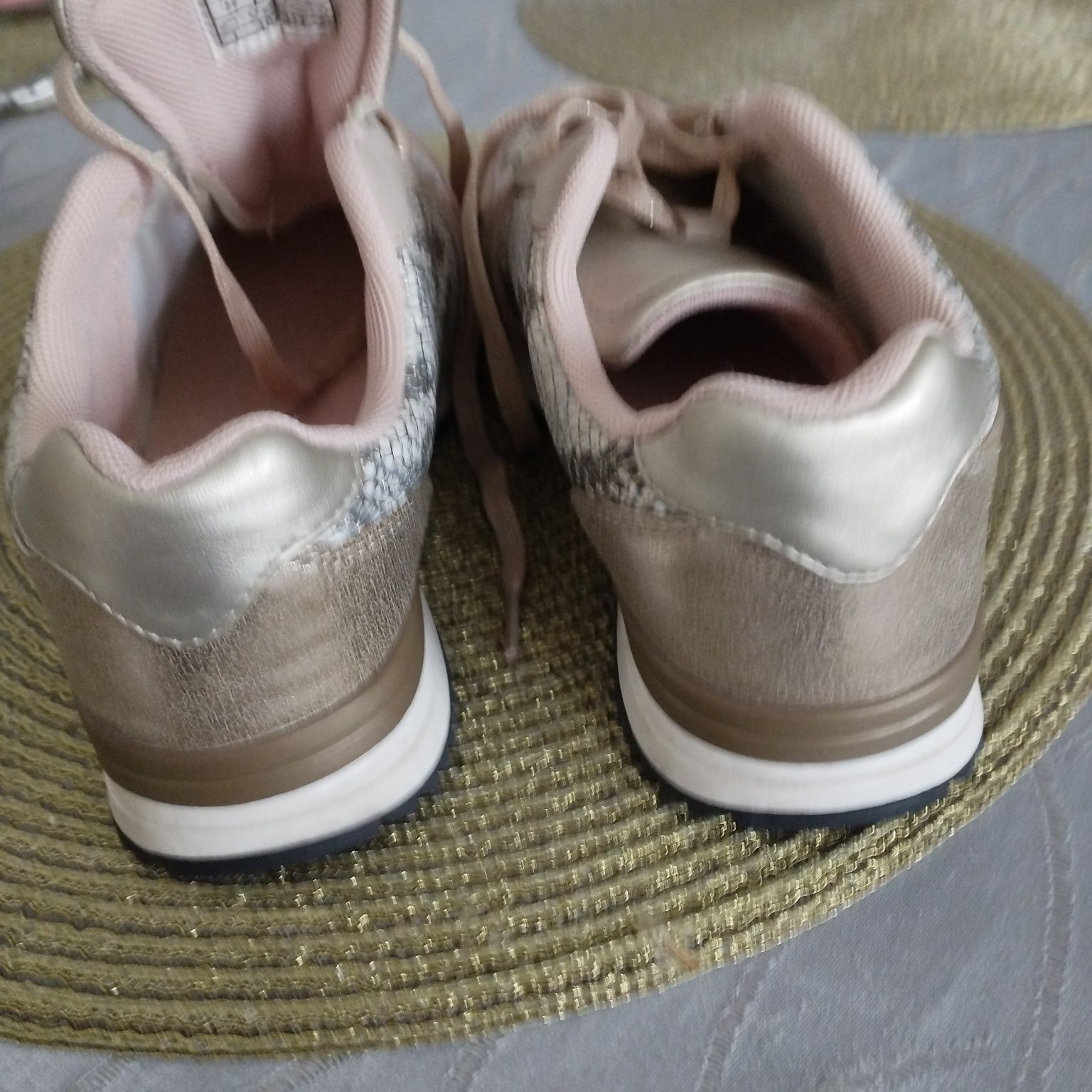 Sportowe buty firmy Graceland