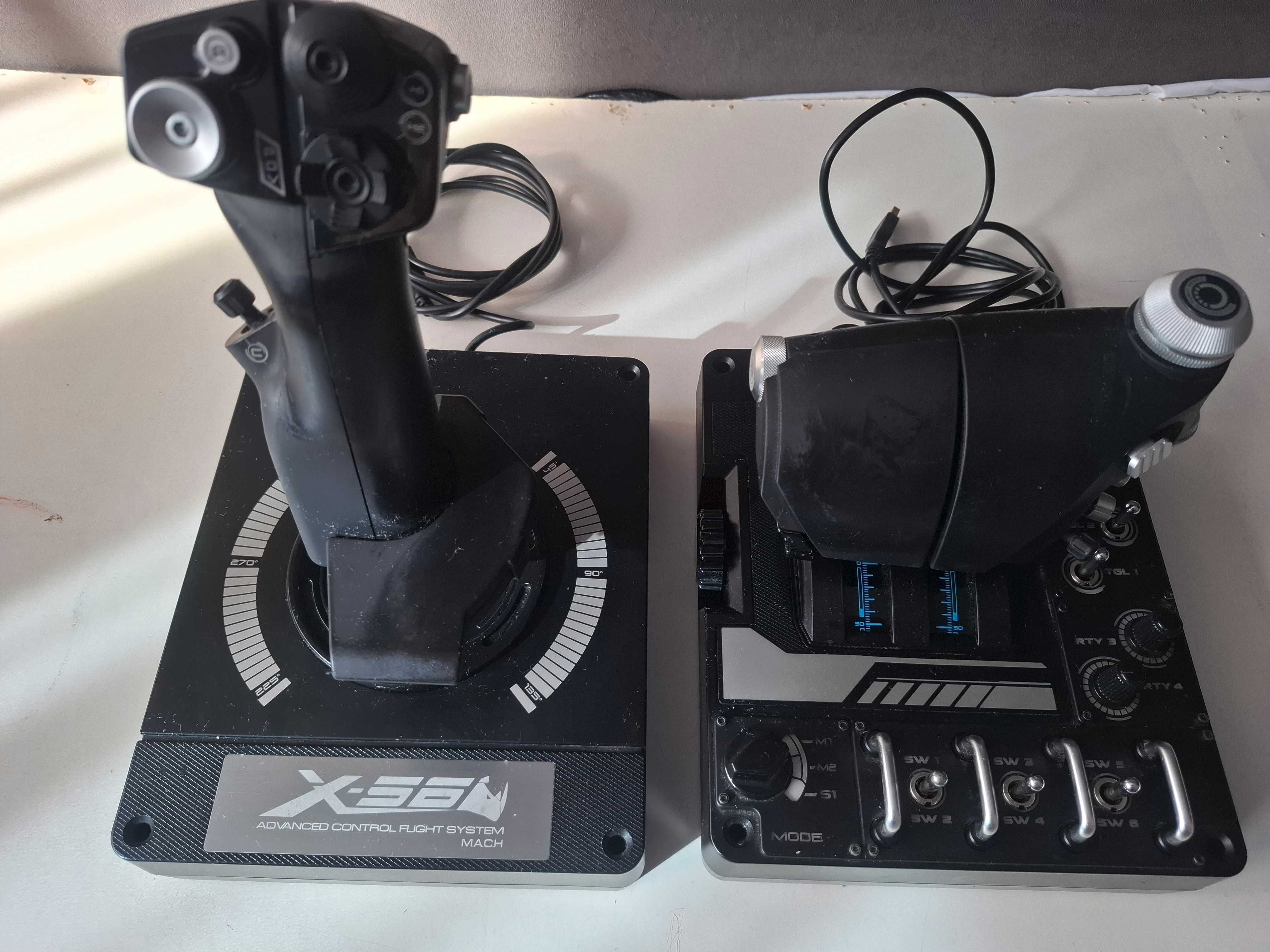 Joystick kontroler Logitech X56
