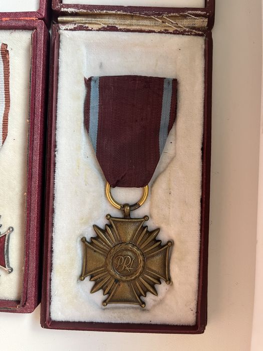 Krzyż zaslugi PRL złoty brązowy srebrny