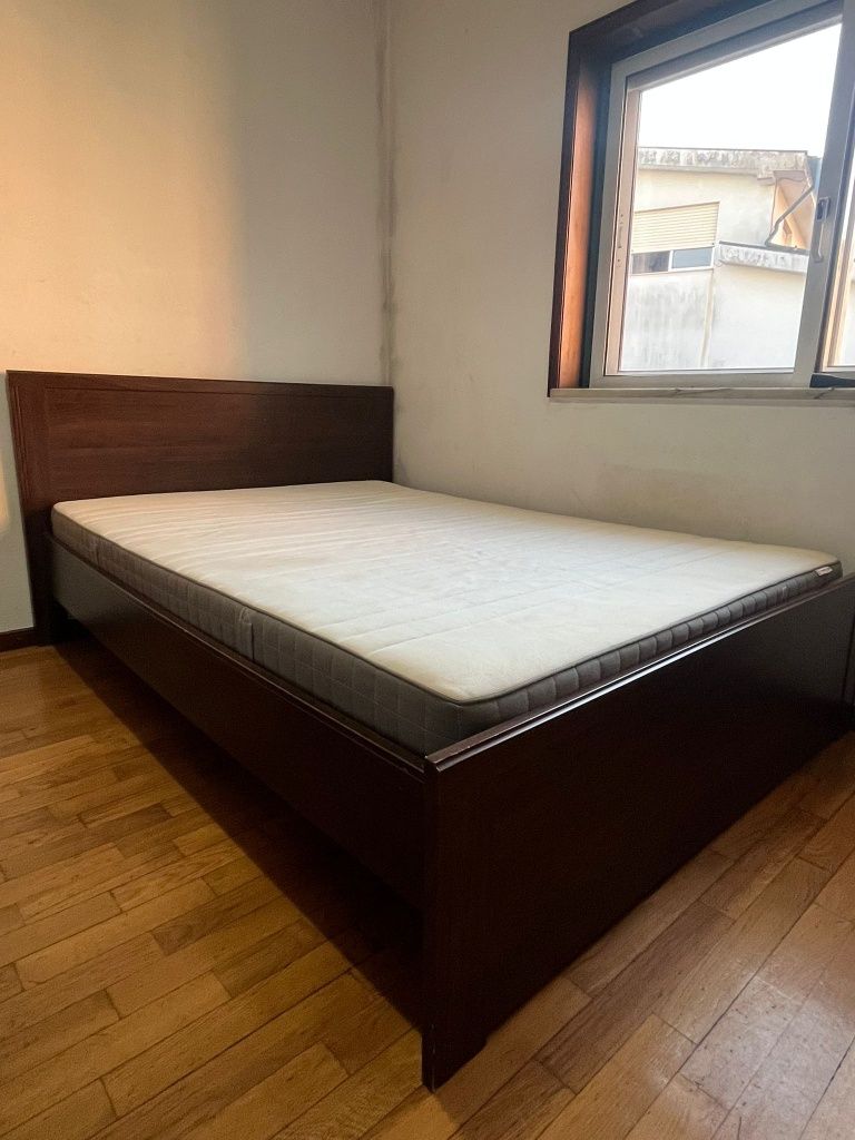 Cama de casal com colchao