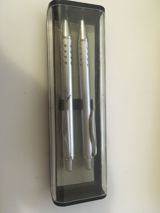 2 esferográficas novas