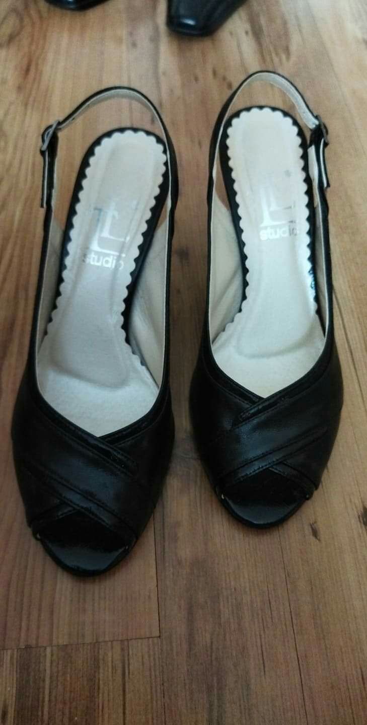 Buty czarne na obcasie