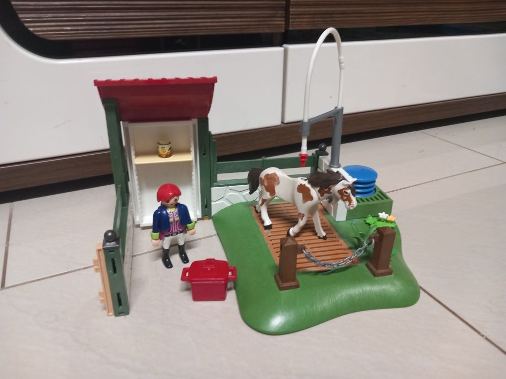 Playmobil myjnia dla koni zagroda