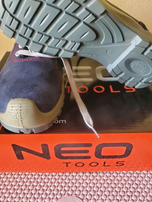 Кросівки захисні NEO Tools 43 розмір із захисною пластиною