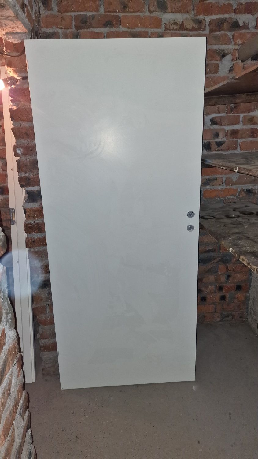 Drzwi białe 80cm  z ościeżnica i belka