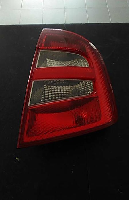 Farolim direito SKODA Fabia I Hatchback (6Y2)