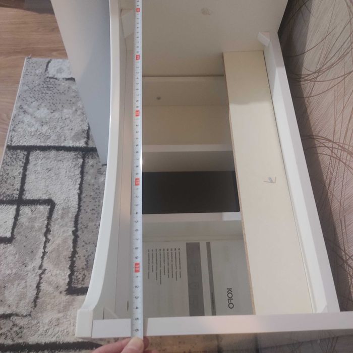 Умивальник з тумбою.