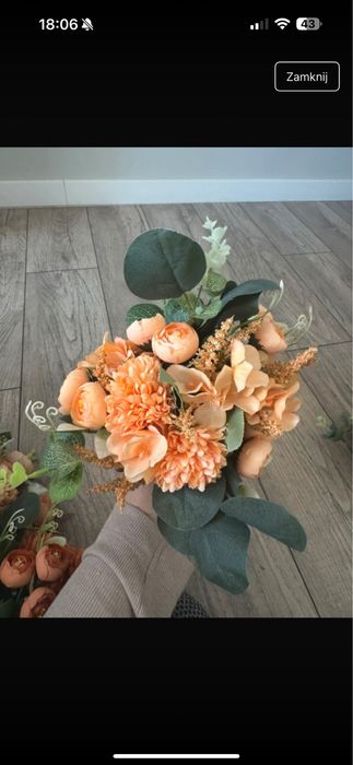 Bukiet sztucznych kwiatów