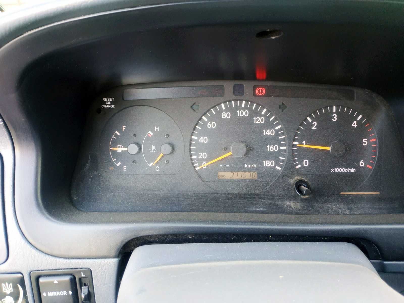 Toyota Hiace ПОЛНЫЙ ПРИВОД пассажирский 8+1 мест 2005 год