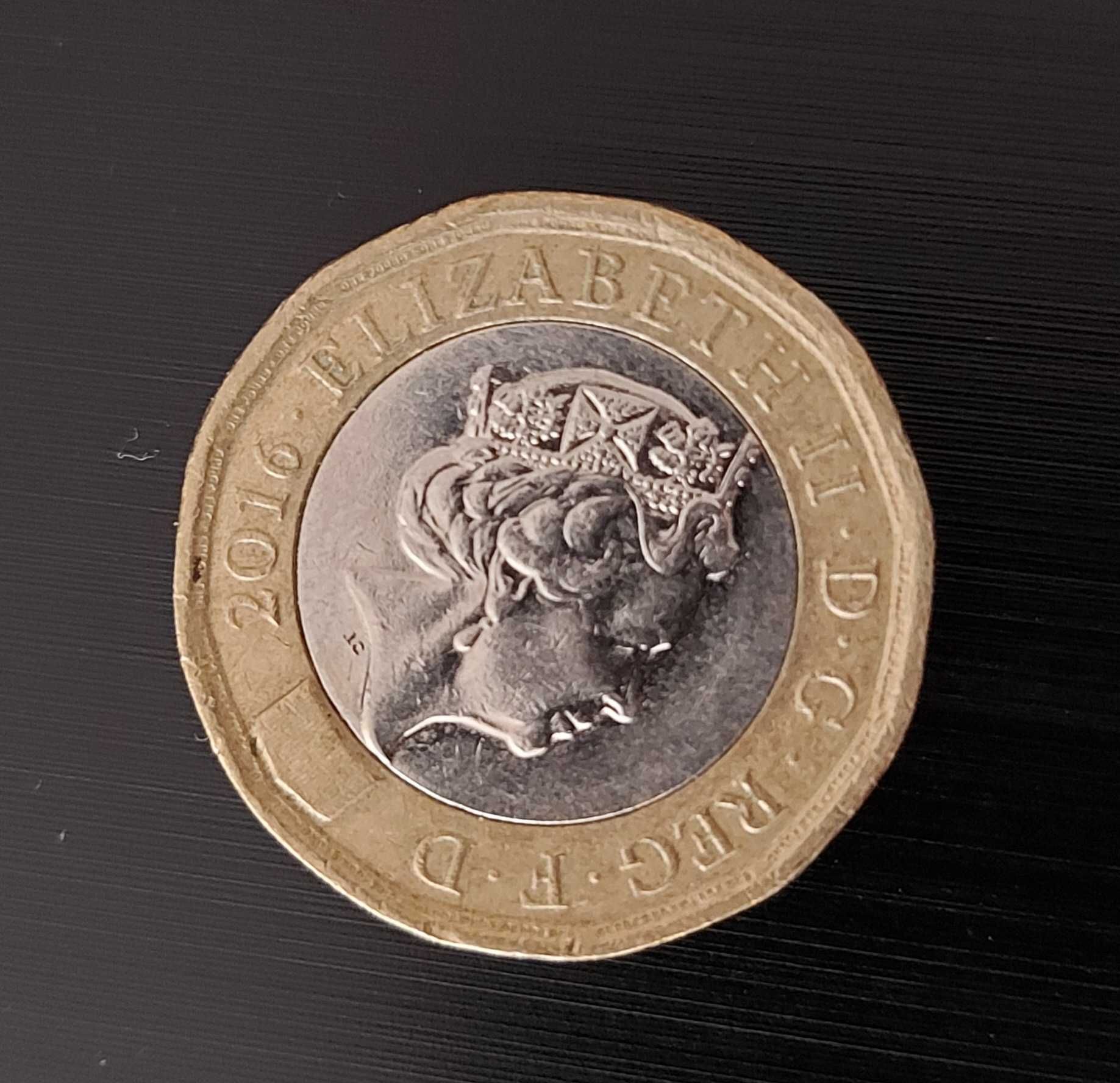 ONE POUND RAINHA ELIZABETH II (2016)