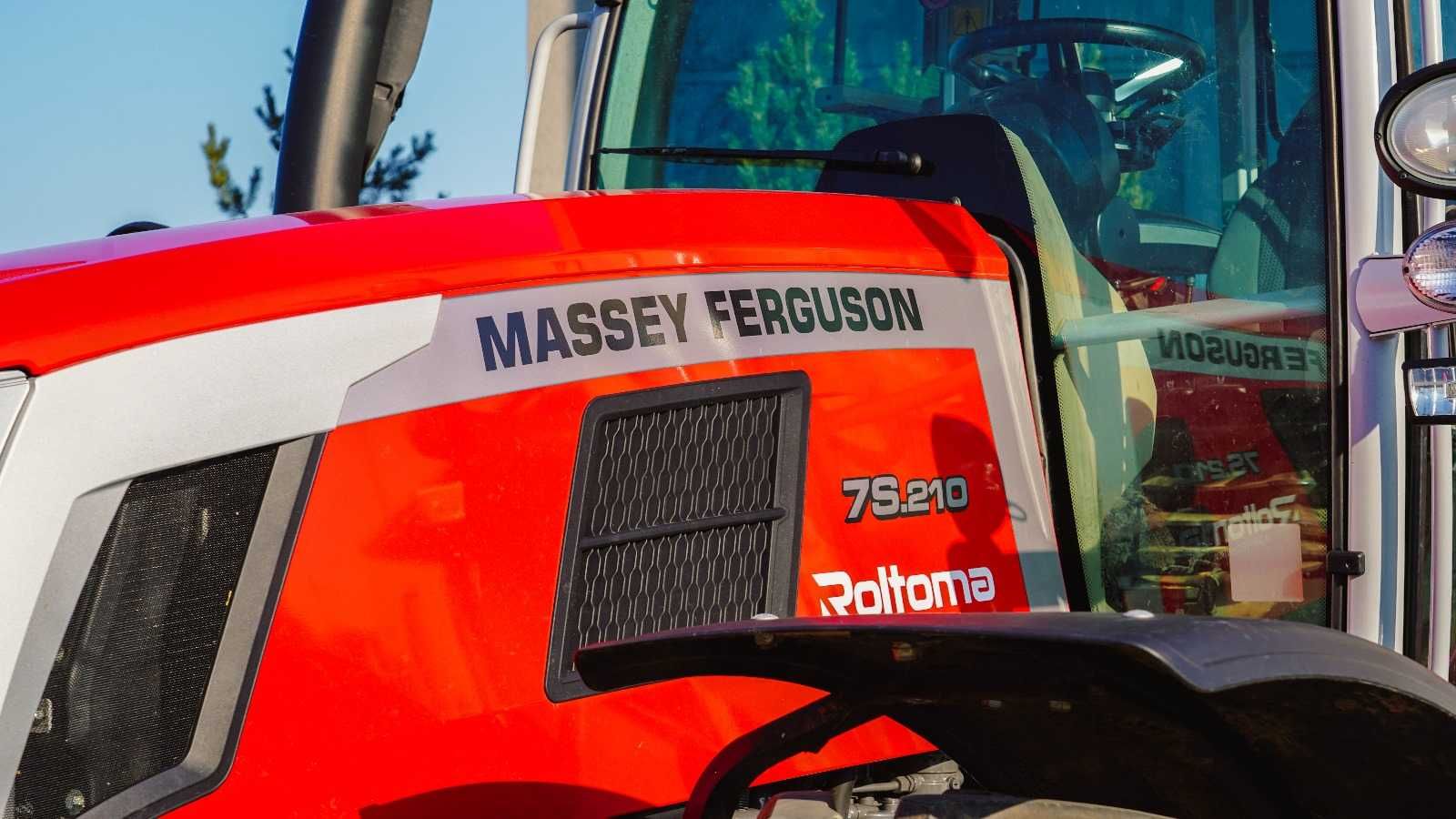 Ciągnik Massey Ferguson 7S210