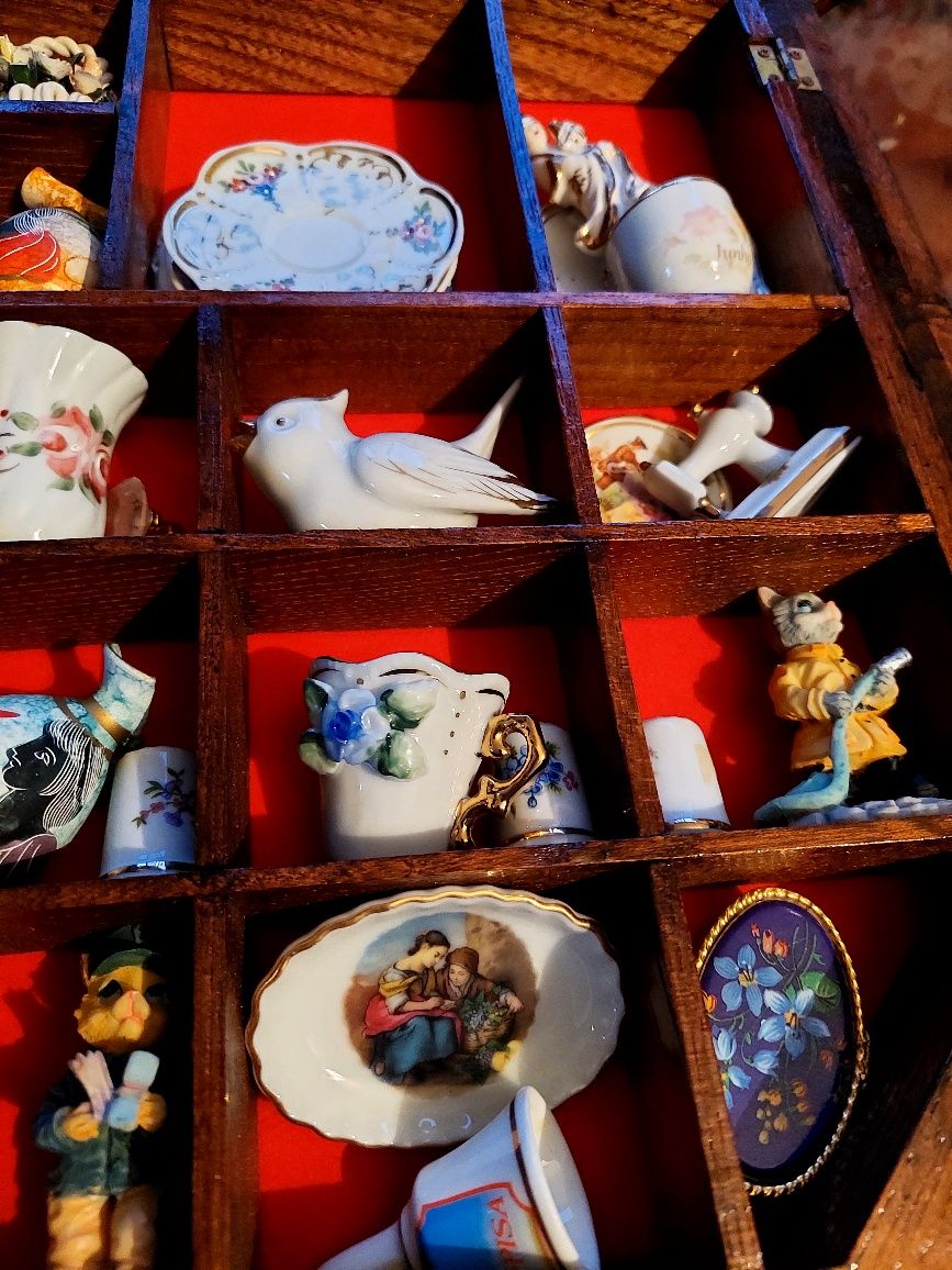 Quadros de madeira com peças de porcelana