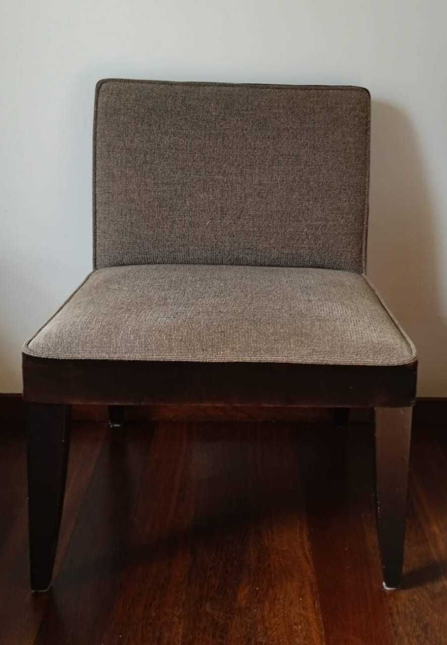 Cadeira de design. Não usada.