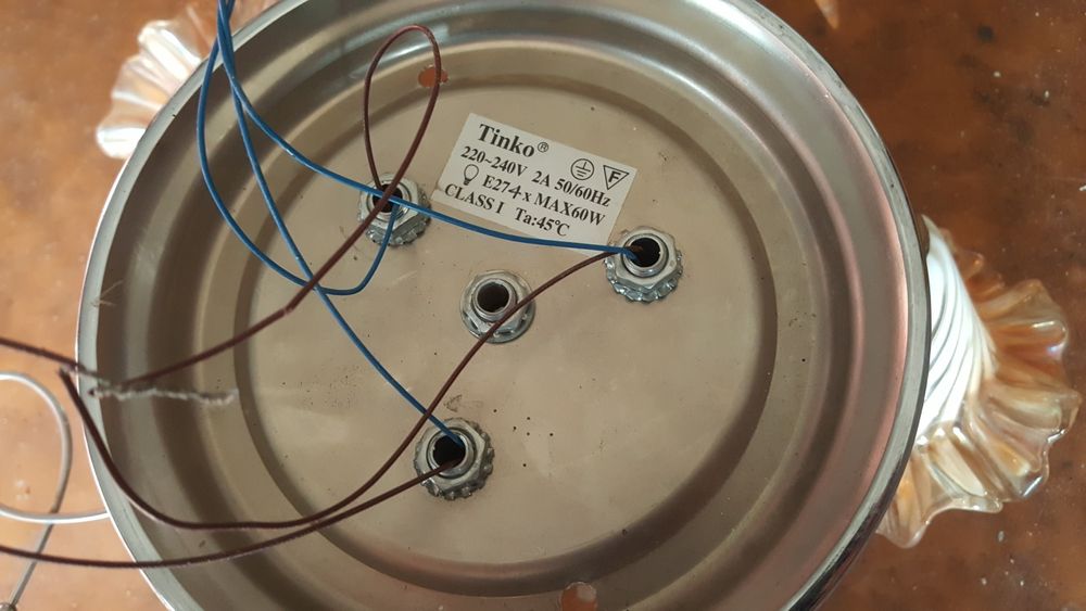 Люстра потолочная.