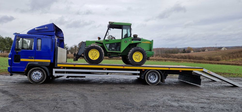 Transport Laweta przewóz maszyn, pojazdów