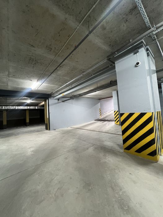 Продається паркомісце п вулиці Повітряна 78, ЖК Повітряна Hall