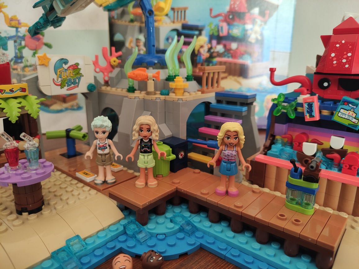 LEGO Friends 41737 - Plażowy park rozrywki
