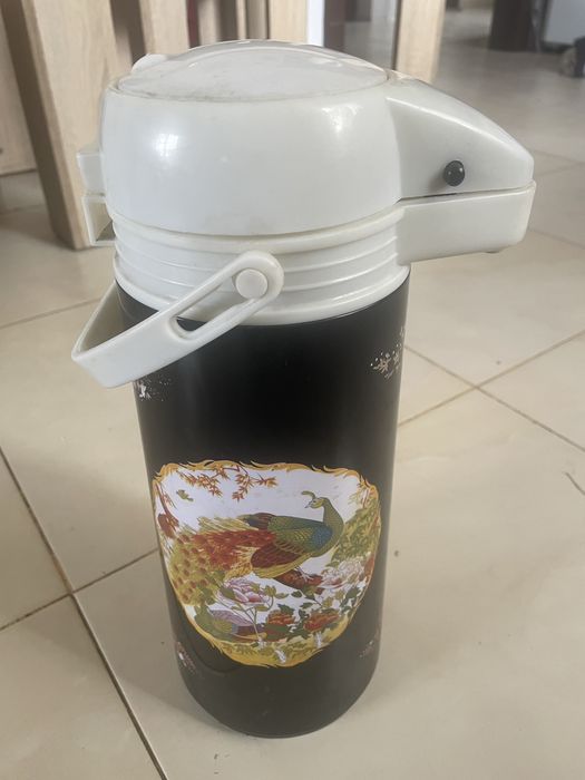 Продам термос. Місткість 2л.