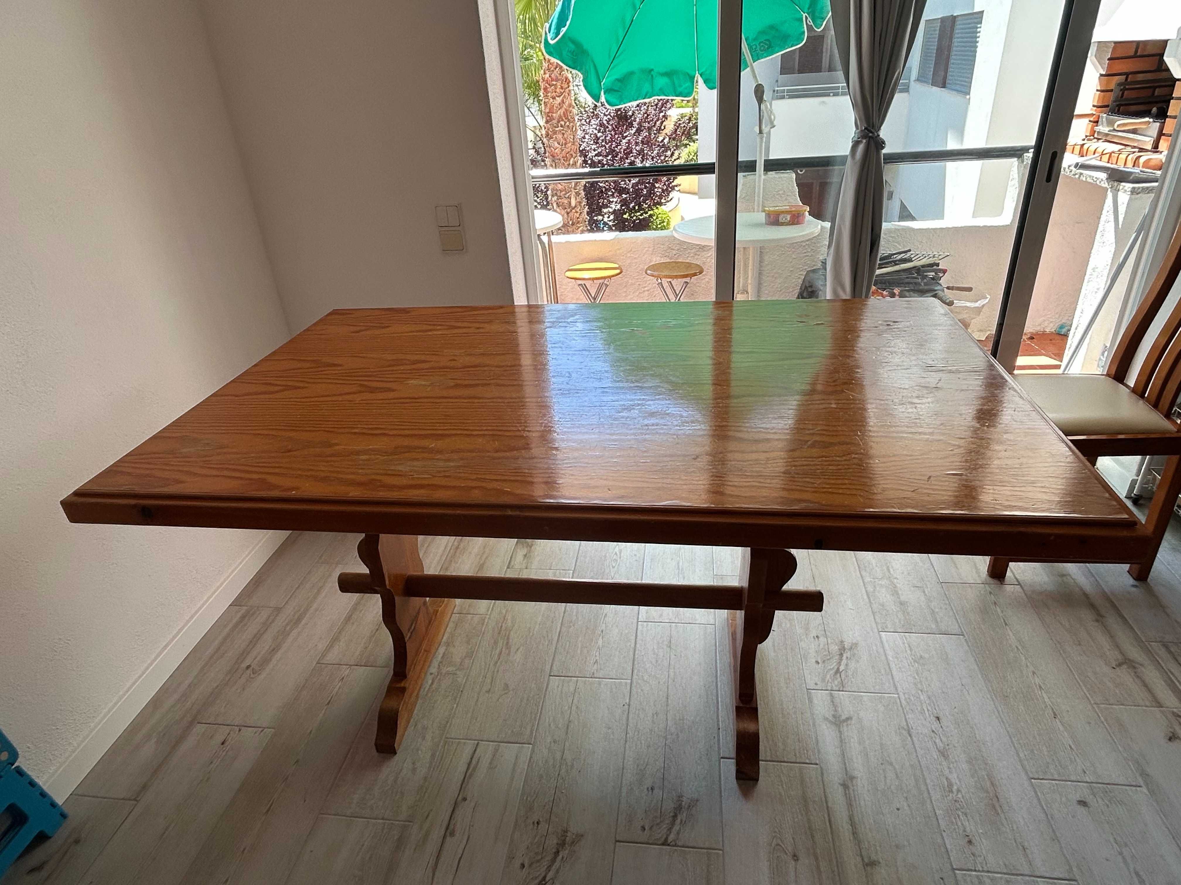 Mesa de jantar grande