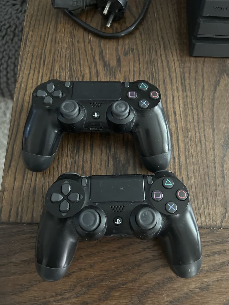 PS 4 Pro + 2 джойстика