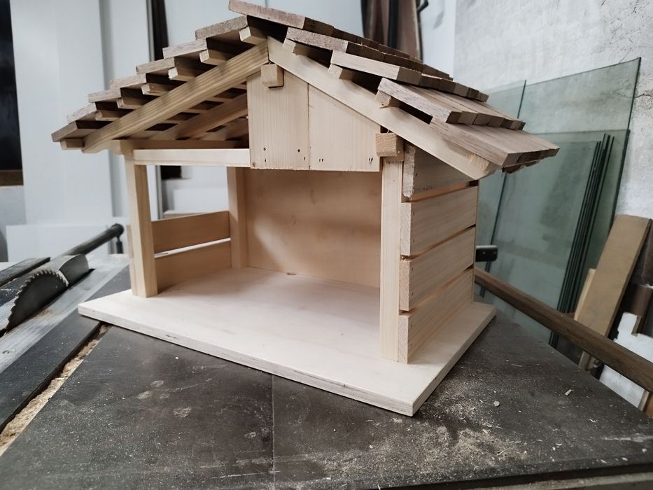 Ręcznie wykonana szopka bożonarodzeniowa stajenka betlejka