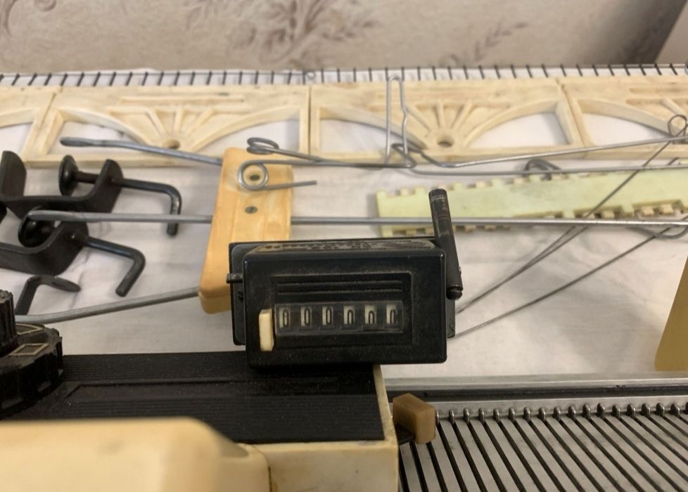 Продам двухфонтурную вязальную машину 5 класса УКРАИНКА 2