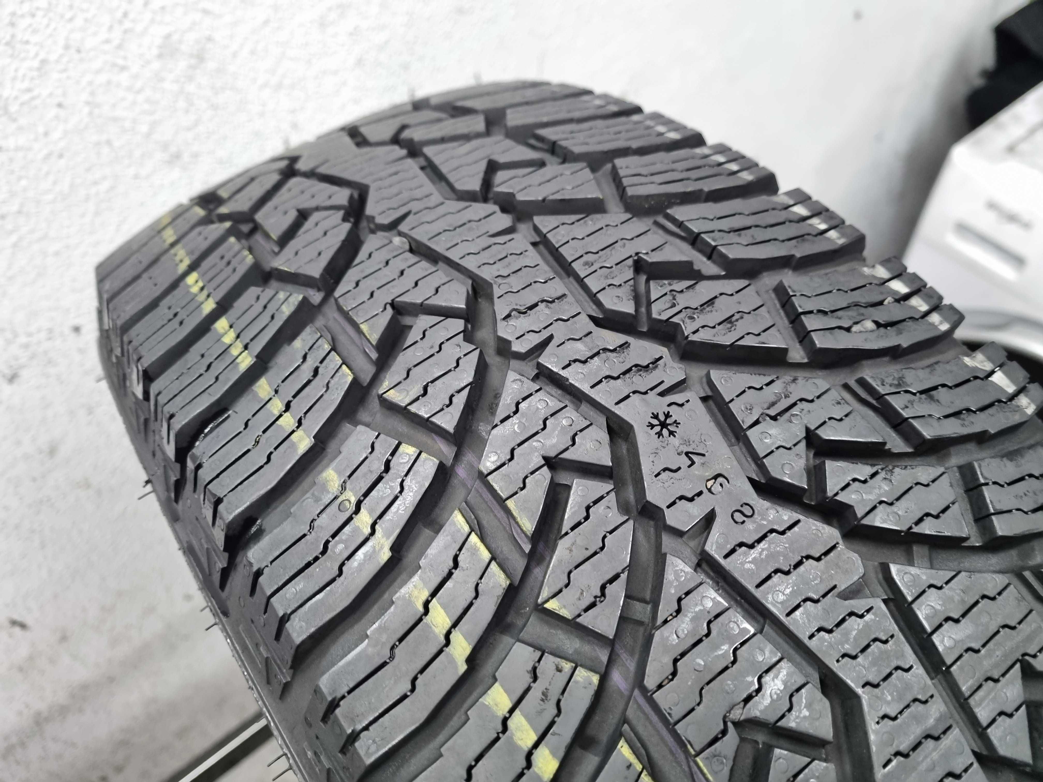 225/70/15C 112/110R Nokian Hakkapelitta CR4 D.3324