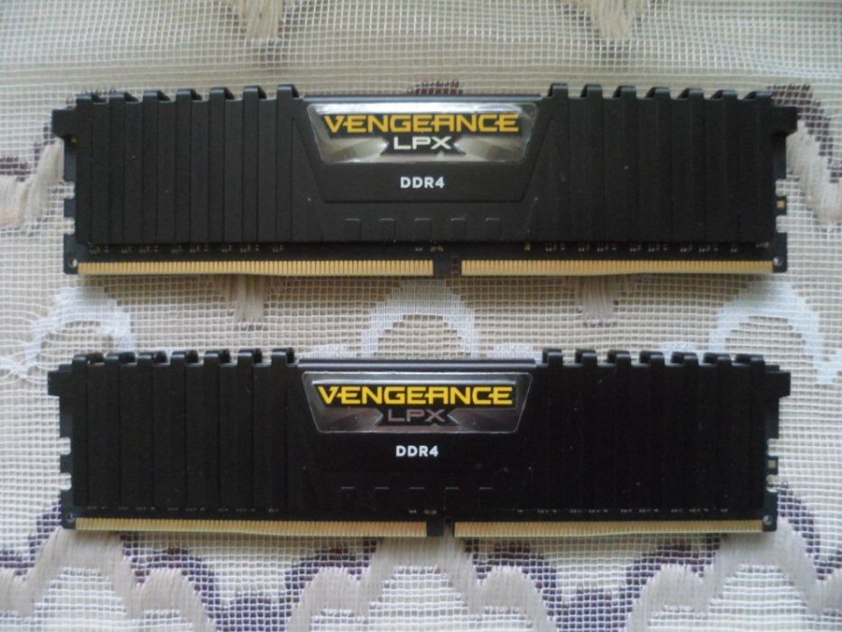 Оперативна пам'ять  DDR4  Corsair 16Gb  (2x8Gb)  3000 MHz