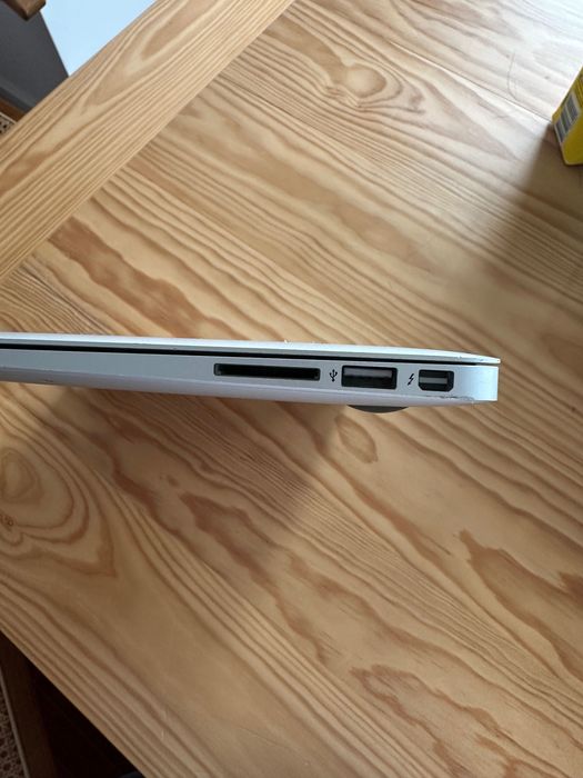 MacBook Air 13 1,6 GHz Intel Core i5 com dois carregadores