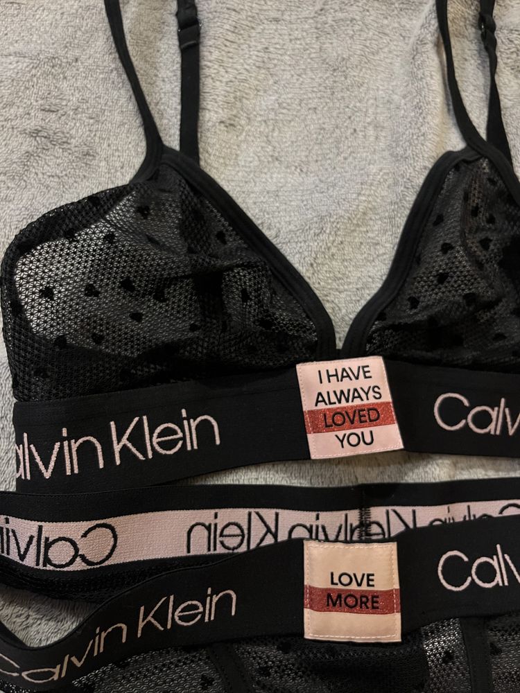 Комплект білизни calvin klein у сердечка