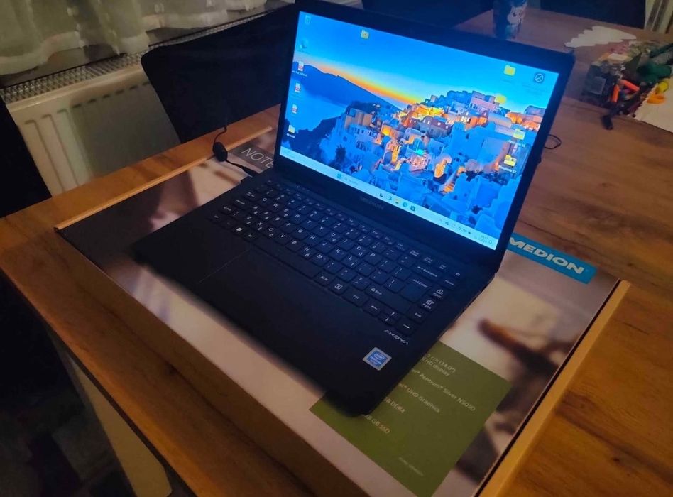 Nowy Laptop MEDION szybki dysk SSD