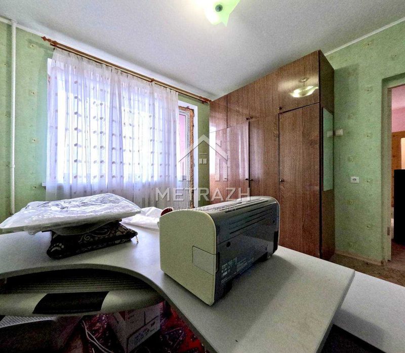 89060Продам 3 комнатную на Роганской!