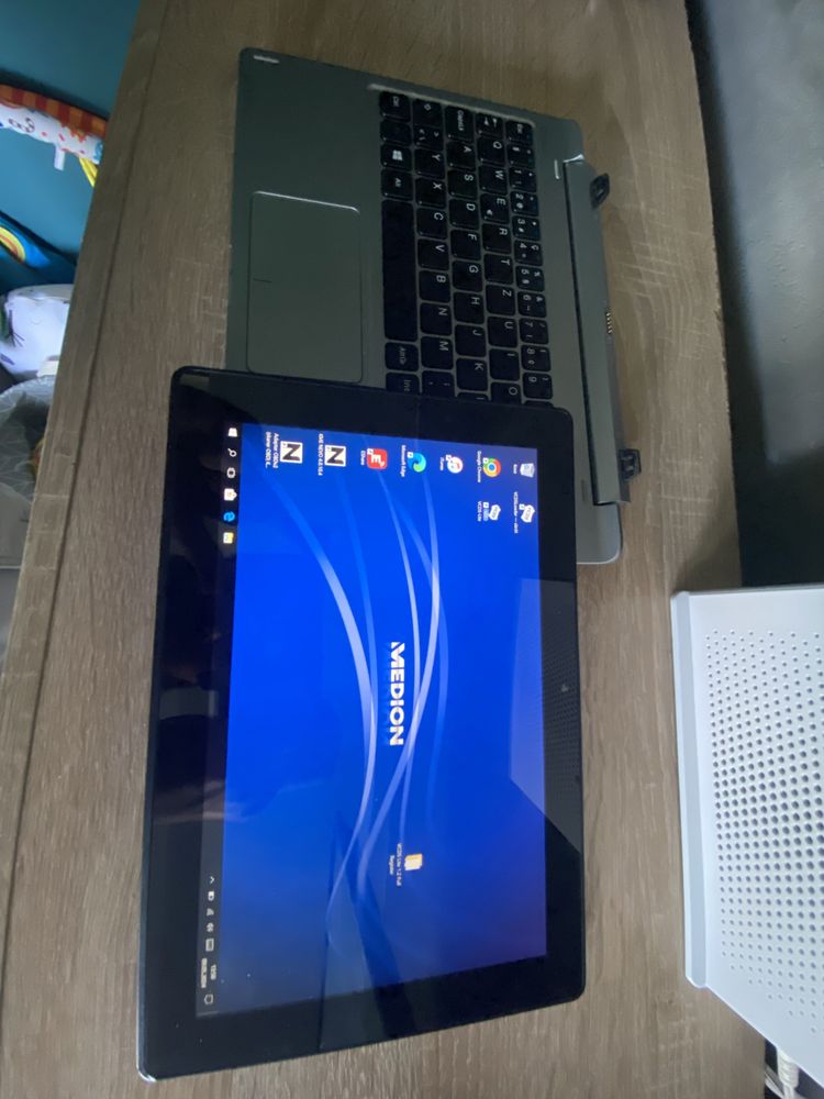 Medion E1003 Tablet/laptop windows