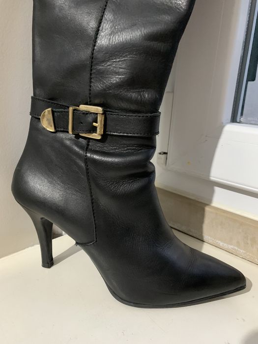 Botas em pele numero 40