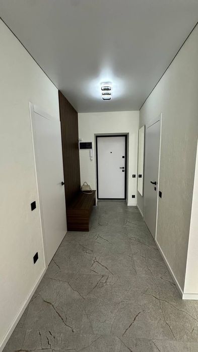 Продаж 1 км квартири в спальному районі міста