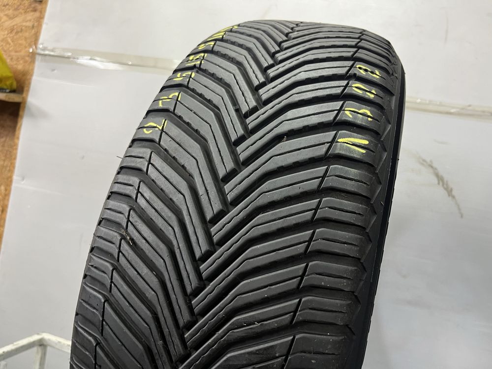 235/55/19 105H Michelin Cross Climate2