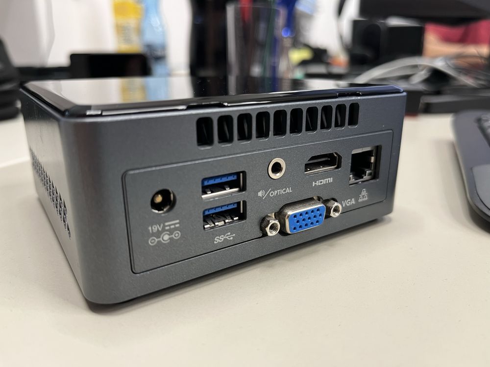 Komputer Intel NUC NUC6CAYS