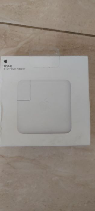 USB-C 61W Power Adapter
