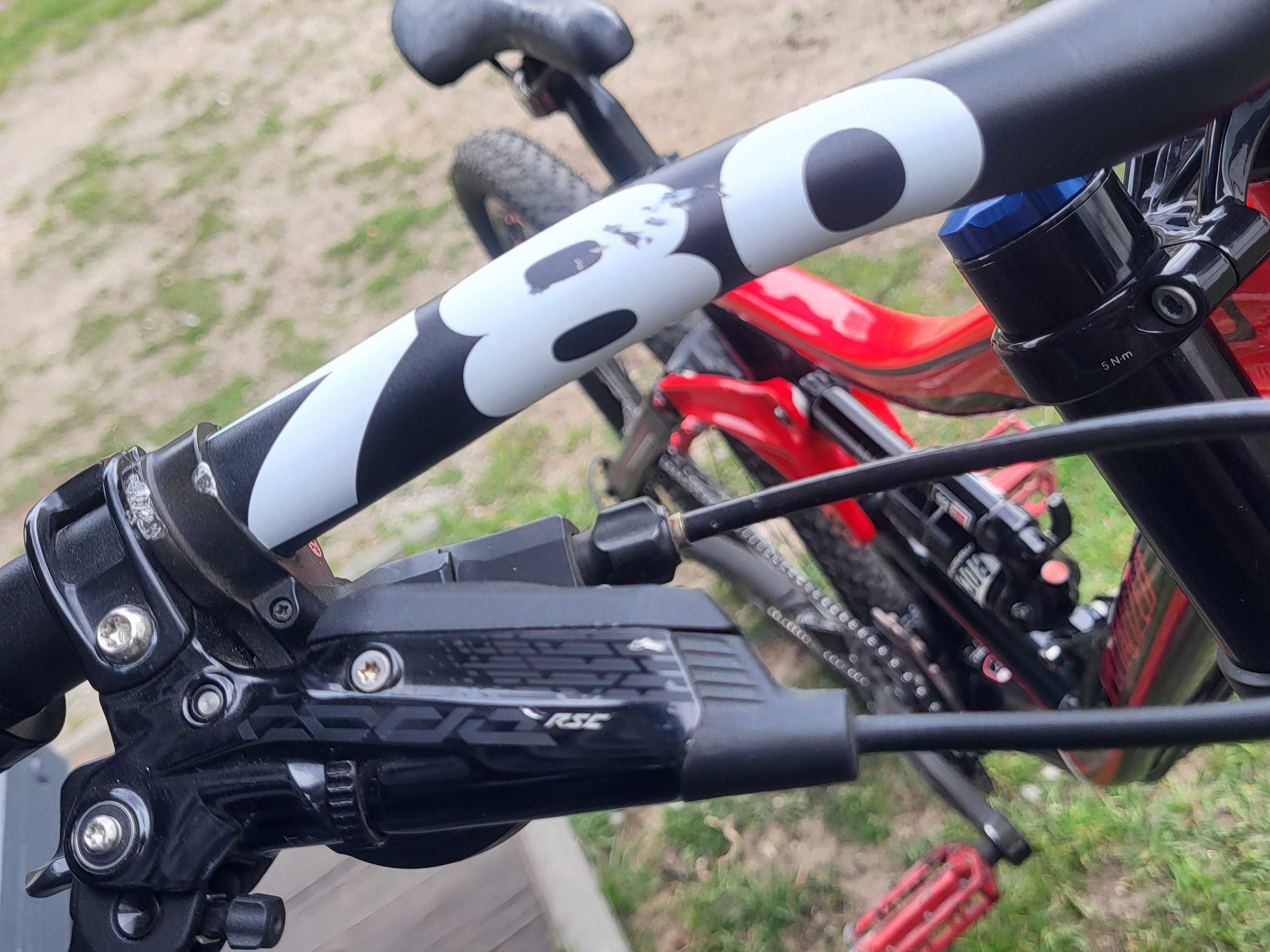Specialized Big Hit, DH/FR, RS Boxxer, Monarch, Sram Code RSC, 26 cali