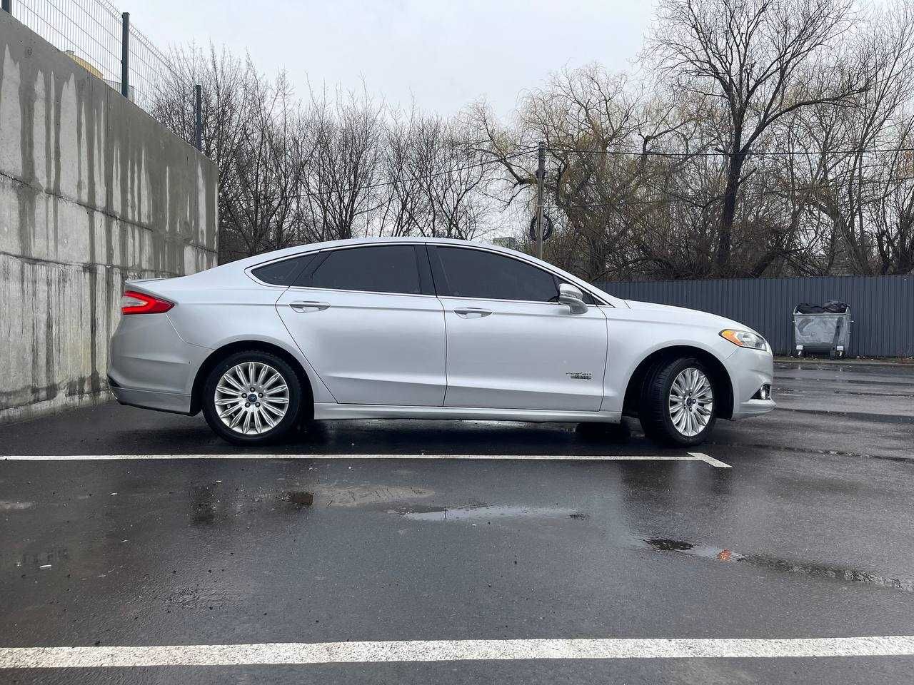 Ford Fusion Hybrid Plug-in 2014