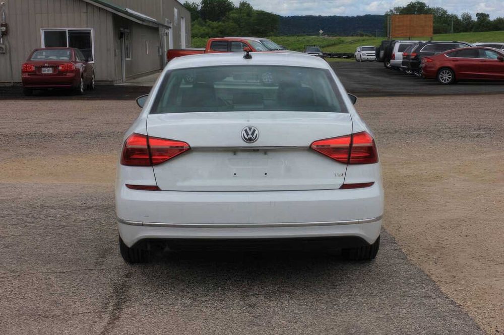 Volkswagen Passat      2016