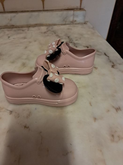 Sapatos/borracha de bebé rosa