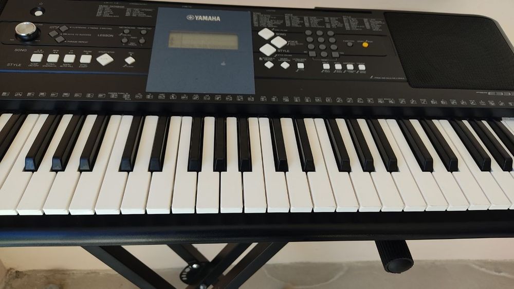 Синтезатори Yamaha PSR-330, E333 Клавішні інструменти Піаніно