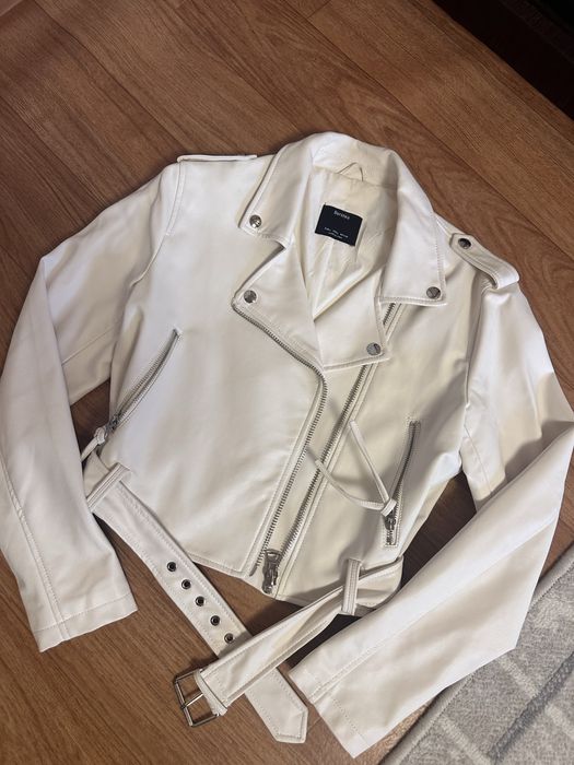 Біла укорочена косуха Bershka